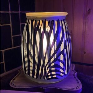 Scentsy safari zebra warmer